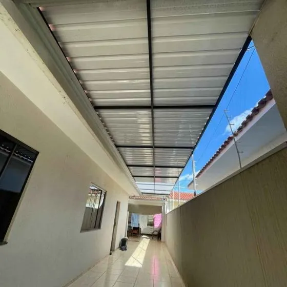 Cobertura de Telha Sanduíche em Jardim Parnaíba, Santana de Parnaíba - SP — Instalação em garagem residencial