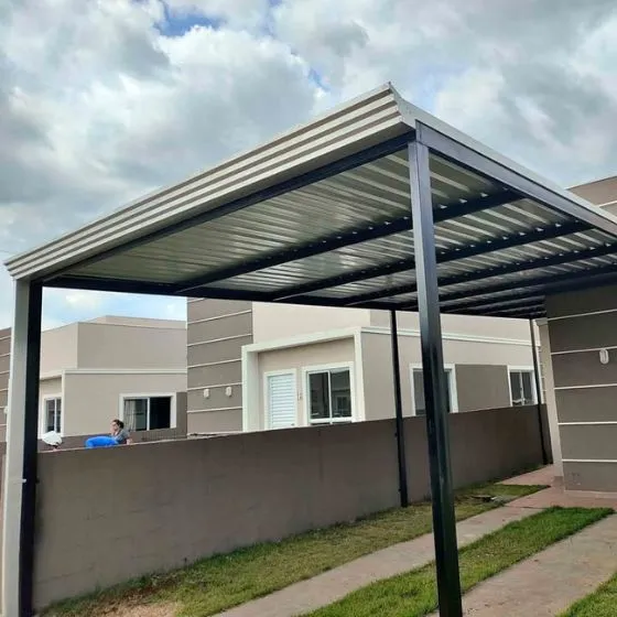Cobertura de Telha Sanduíche em Jardim Parnaíba, Santana de Parnaíba - SP — Cobertura em área de piscina