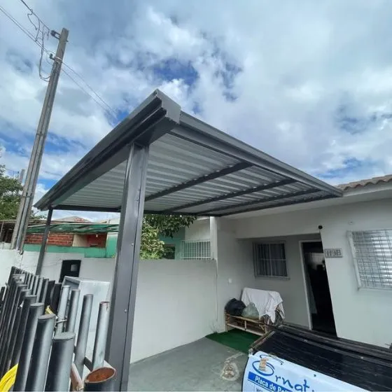 Cobertura de Telha Sanduíche em Jardim Parnaíba, Santana de Parnaíba - SP — Cobertura com calha lateral para escoamento