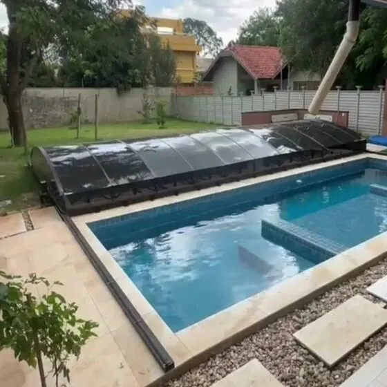 Cobertura Retrátil para Piscina em Maria Mercedes, Santana de Parnaíba - SP Cobertura Retrátil para Piscina em Maria Mercedes, Santana de Parnaíba - SP — Cobertura em área de piscina