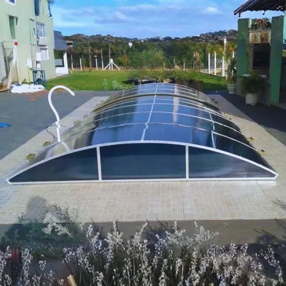 Cobertura Retrátil para Piscina em Maria Mercedes, Santana de Parnaíba - SP Cobertura Retrátil para Piscina em Maria Mercedes, Santana de Parnaíba - SP — Instalação em estacionamento