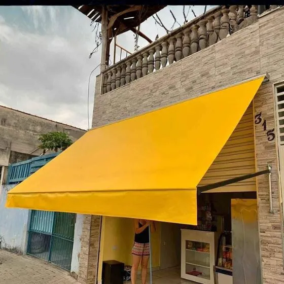Toldo Cortina com Braços Laterais em Vila Nova, Santana de Parnaíba - SP Toldo Cortina com Braços Laterais em Vila Nova, Santana de Parnaíba - SP — Instalação em fachada comercial