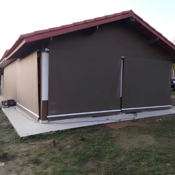 Toldo Cortina de Tela Screen em Parque Paraíso, Santana de Parnaíba - SP — Cobertura em área de piscina