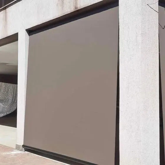 Toldo Cortina de Tela Screen em Parque Paraíso, Santana de Parnaíba - SP — Cobertura com estrutura metálica reforçada