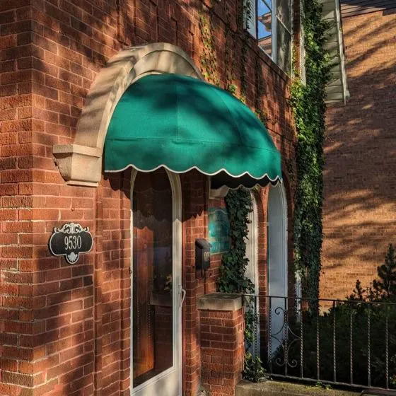 Toldo Fixo de Lona Náutica em Jardim Anhembi, Santana de Parnaíba - SP Toldo Fixo de Lona Náutica em Jardim Anhembi, Santana de Parnaíba - SP — Instalação em área gourmet com churrasqueira