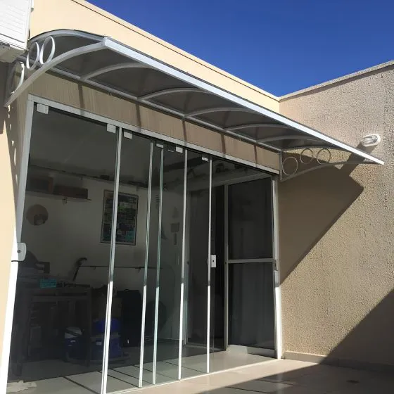 Toldo Policarbonato Alveolar em Centro, Santana de Parnaíba - SP Toldo Policarbonato Alveolar em Centro, Santana de Parnaíba - SP — Cobertura em quintal residencial coberto