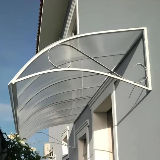 Toldo Policarbonato Alveolar em Centro, Santana de Parnaíba - SP Toldo Policarbonato Alveolar em Centro, Santana de Parnaíba - SP — Cobertura com estrutura metálica reforçada